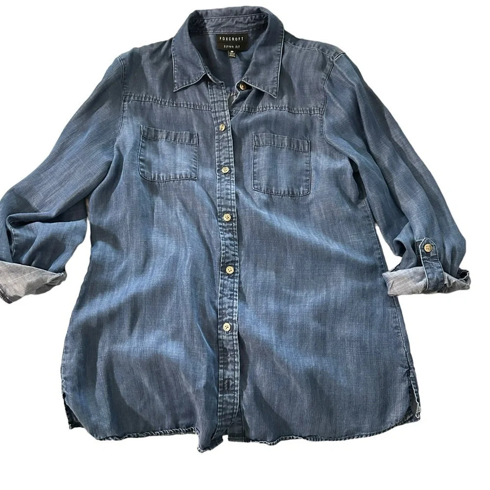 Foxcroft Fitted Fit women's size 10P button down denim long sleeve shirt